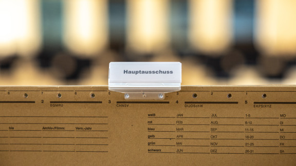 Aktenreiter mit der Aufschrift Hauptausschuss