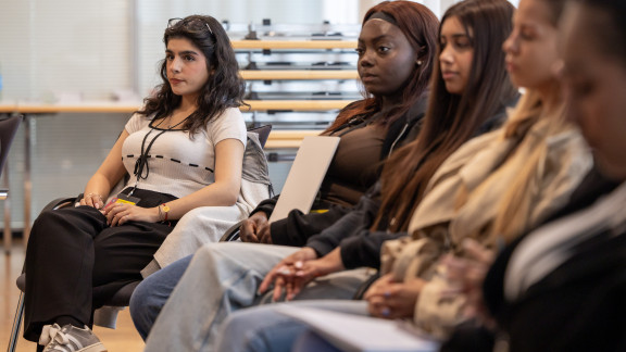 Schülerinnen im Gespräch