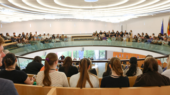 Gruppe auf der Besuchergalerie