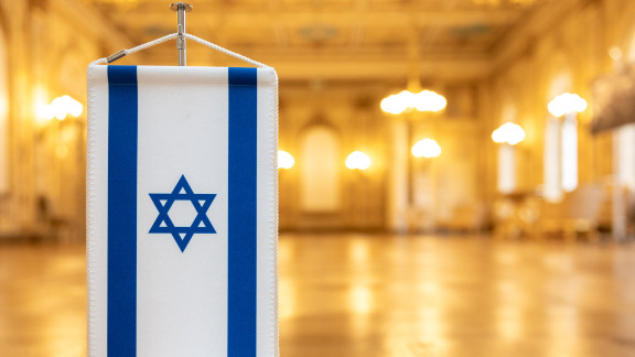 Wimpel Israel im Musiksaal