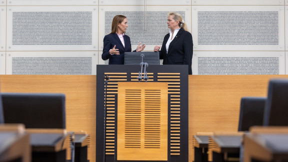 Besuch im Saarland Rednerpult