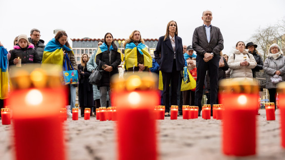 Vier Jahre Krieg gegen die Ukraine Solidaritätskundgebung Wallmann Gedenken