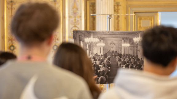 Sonderführung  „80 Jahre Demokratie in Hessen“