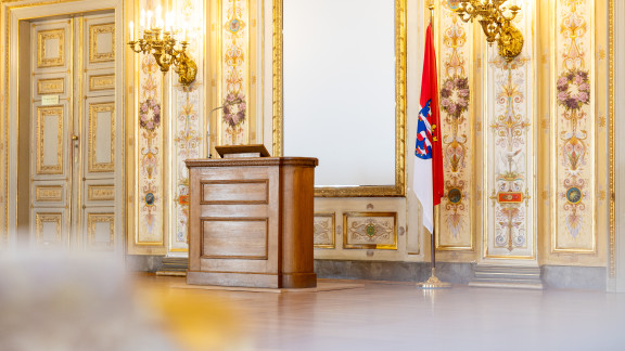 Historisches Rednerpult