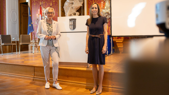 Landtagspräsidentin Astrid Wallmann und die Stadtverordnetenvorsteherin von Fulda Margarete Hartmann 