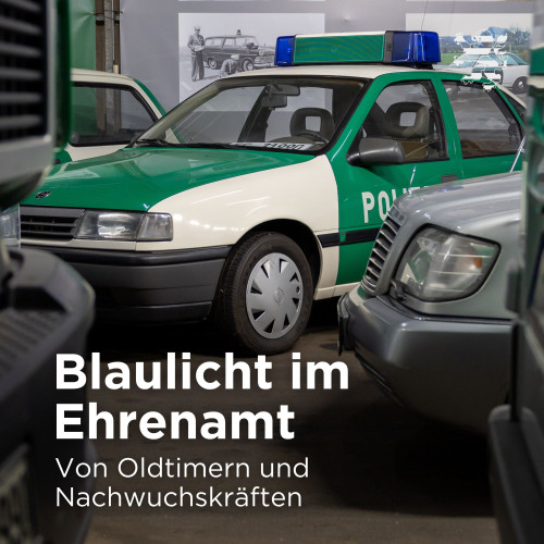 Das Bild zeigt einen restaurierten Polizeioldtimer.