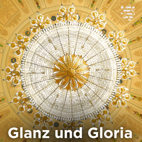 Der größte Kronleuchter im Wiesbadener Stadtschloss hängt im Kuppelsaal.