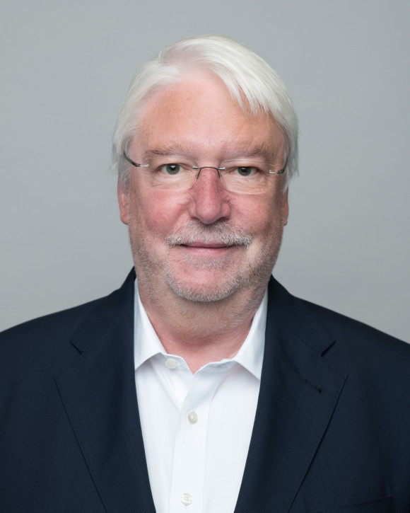 Porträtfoto von Dr. h.c. Jörg-Uwe Hahn