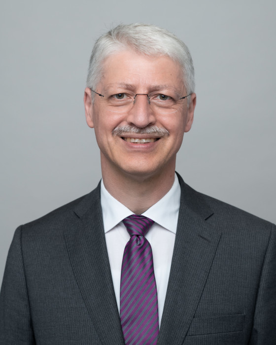 Porträtfoto von Dr. Matthias Büger