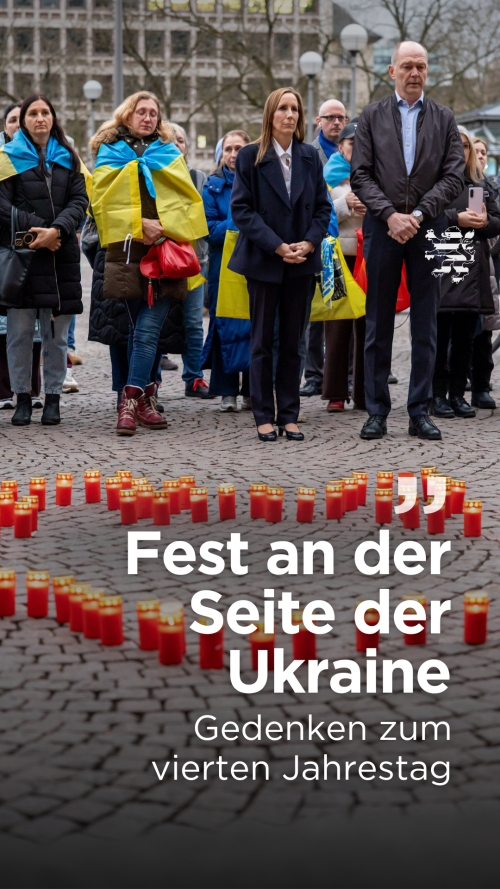 Astrid Wallmann spricht bei der Solidaritätskundgebung für die Ukraine