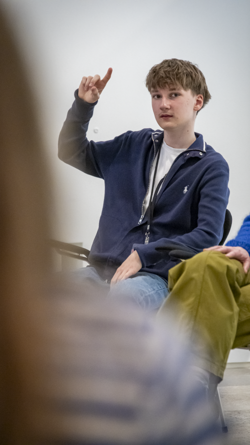 Schüler meldet sich