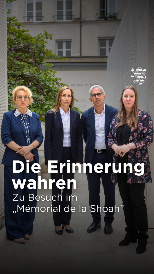 Das Landtagspräsidium ist im Bild zu sehen. Sie stehen vor der "Wall of Names", einem Gedenkort im „Mémorial de la Shoah“ in Paris.