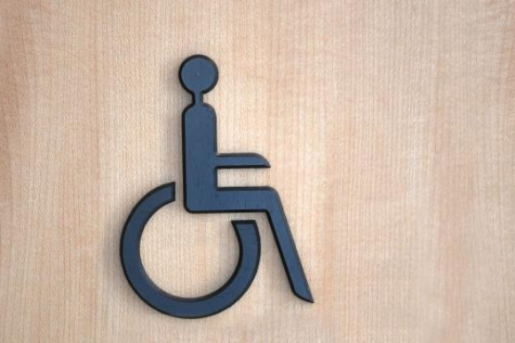 Piktogramm Rollstuhl an Tür