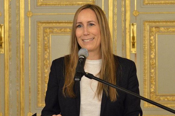 Astrid Wallmann als Sprecherin beim Regenbogenempfang 2022