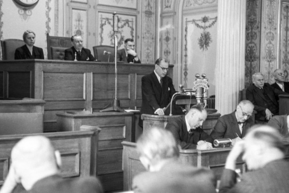 Plenarsitzung des Hessischen Landtages im Musiksaal des Wiesbadener Stadtschlosses