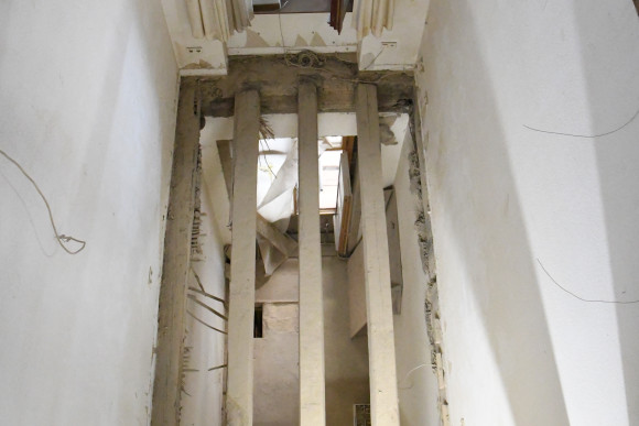 Schlosssanierung - Blick von oben in den neuen Aufzugschacht