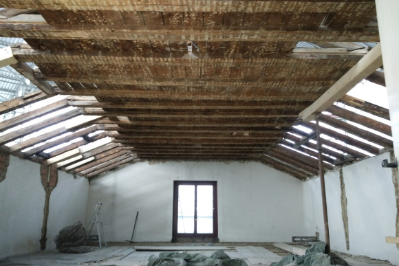 Entkernter Dachstuhl des Diagonalbaus (ehemaliges Bügelzimmer)