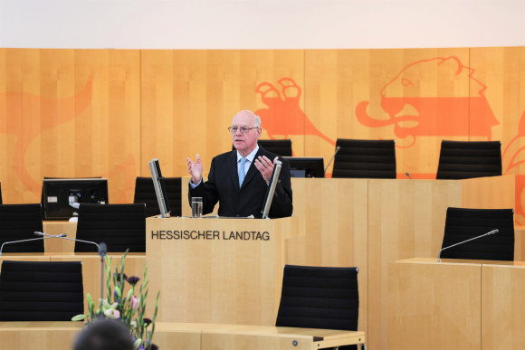 Bundespräsident a.D. Prof. Dr. Lammert bei einer Rede