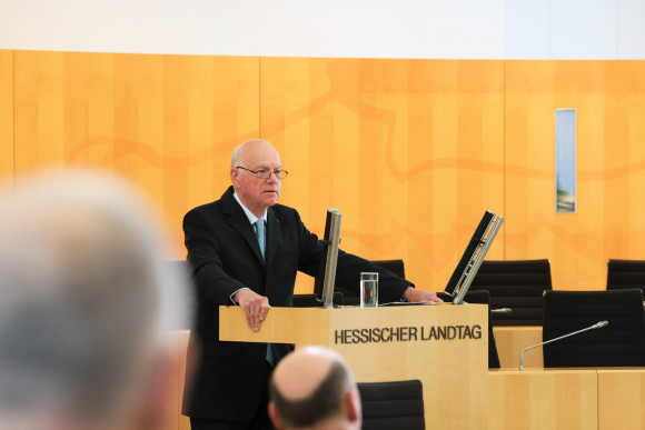Bundespräsident a.D. Prof. Dr. Lammert bei einer Rede