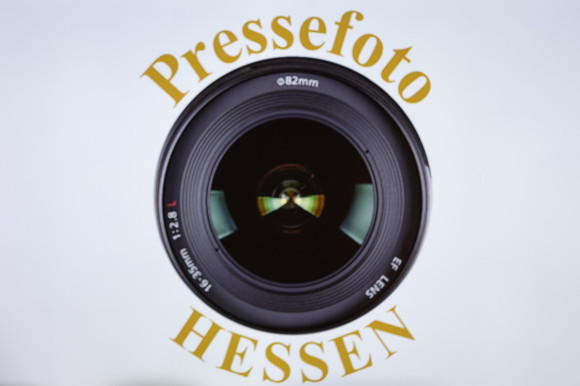 Schild mit Aufschrift Pressefoto Hessen