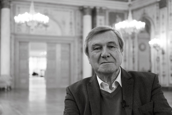Dr. Wolfgang Gerhardt Dr. Wolfgang Gerhardt im Musiksaal
