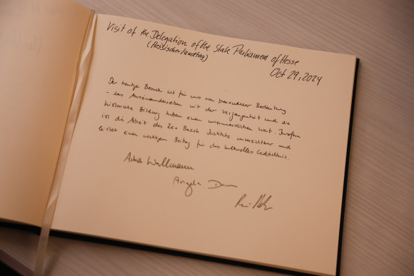 aufgeschlagenes Buch