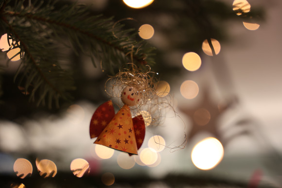 Engelfigur an Weihnachtsbaum