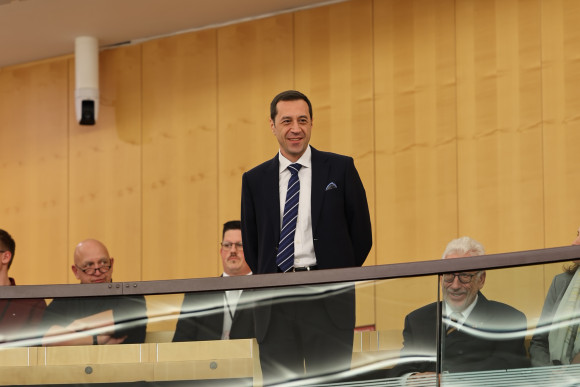 bulgarischer Botschafter auf Besuchergalerie