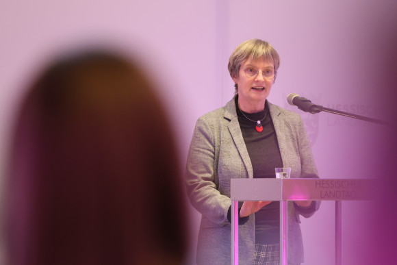 Vorstandsvorsitzende BüroF am Rednerpult
