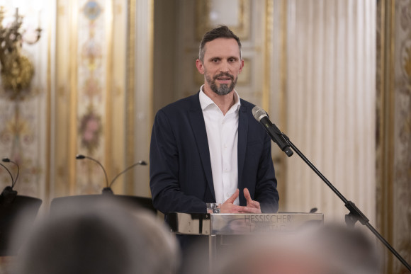 hr Intendant am Rednerpult
