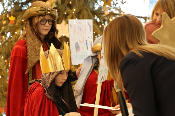 Landtagspräsidentin und Sternsinger