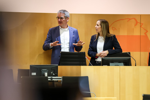 Landtagspräsident Hering und Landtagspräsidentin Wallmann im Plenarsaal