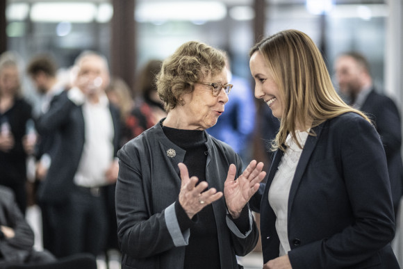 Barbara Klemm und Astrid Wallmann im Gespräch
