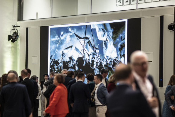 Besucher der Fotoausstellung
