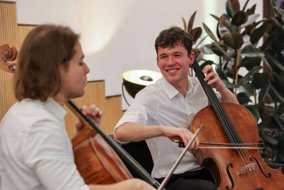 Musiker am Bass