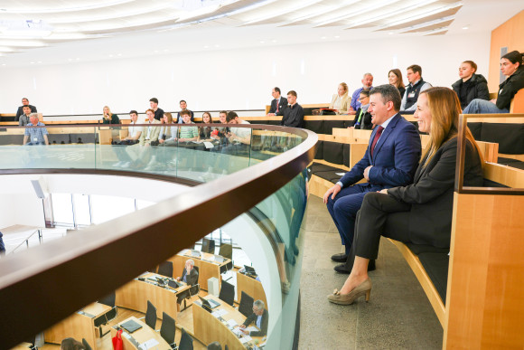 Botschafter von Aserbaidschan auf der Besuchergalerie