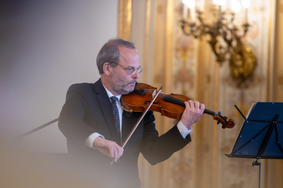 Dr. Felix Klein musiziert