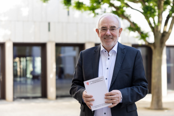 Datenschutzbeauftragter Prof. Roßnagel mit Datenschutzbericht
