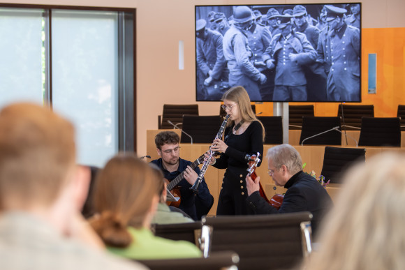 Musizierende im Plenarsaal