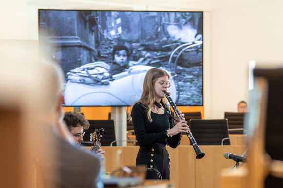 Musizierende im Plenarsaal