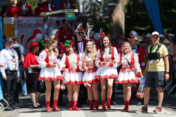 Hessentag 2025 Festumzug Gardemädchen