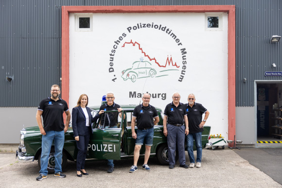 Gruppenbild vor Polizeioldtimer-Museum