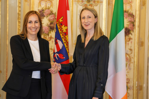 Generalkonsulin Irland Handshake