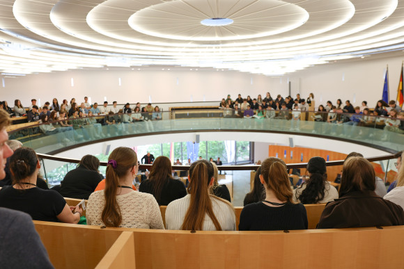 Gruppe auf der Besuchergalerie