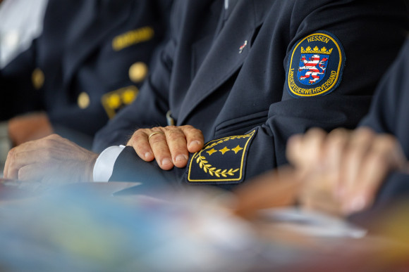 Personen in Feuerwehruniform