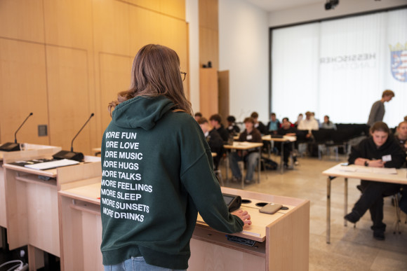 _k9a0711.jpg Eine Schülerin spricht