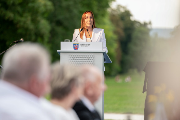 Ehrenamtsfest 2025 Landtagspräsidentin am Rednerpult