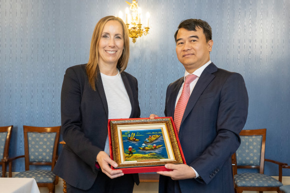 Hessischer Landtag Vietnam Gastgeschenk Hessischer Landtag Vietnam Gastgeschenk