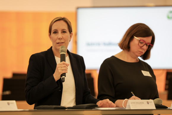 HOP Jugend hakt nach Wallmann HOP Jugend hakt nach Wallmann
