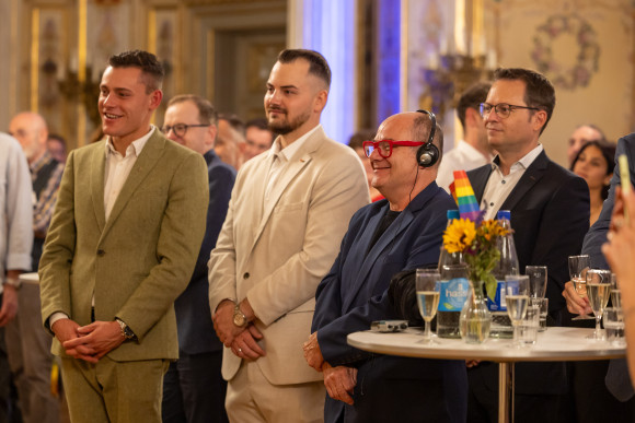 Regenbogenempfang Segal Publikum